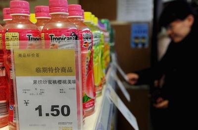 臨期食品 看似虧本實則暴利，從業(yè)者為何“不肯走”？